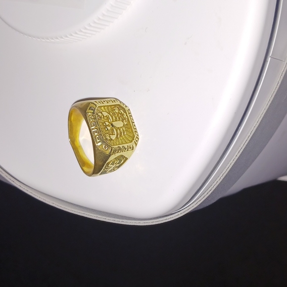 Is this a signet ring? My son found this ring in a Northern California  creek while cleaning up garbage. Any ideas as to the age of the ring? :  r/Whatisthis